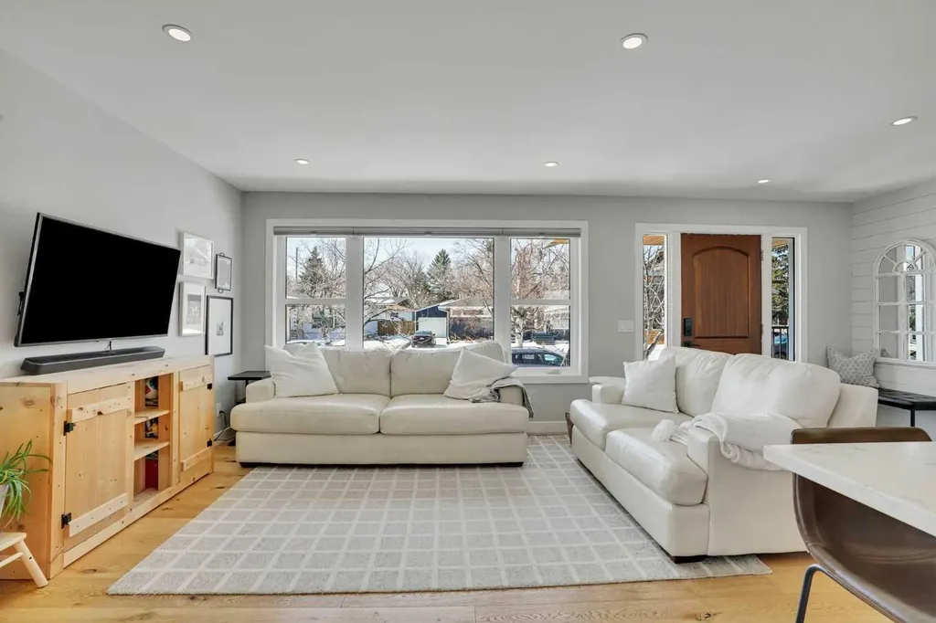 34 Malibou Road SW Calgary AB T2V 1W8