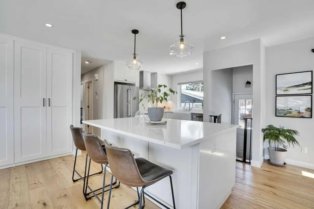 34 Malibou Road SW Calgary AB T2V 1W8