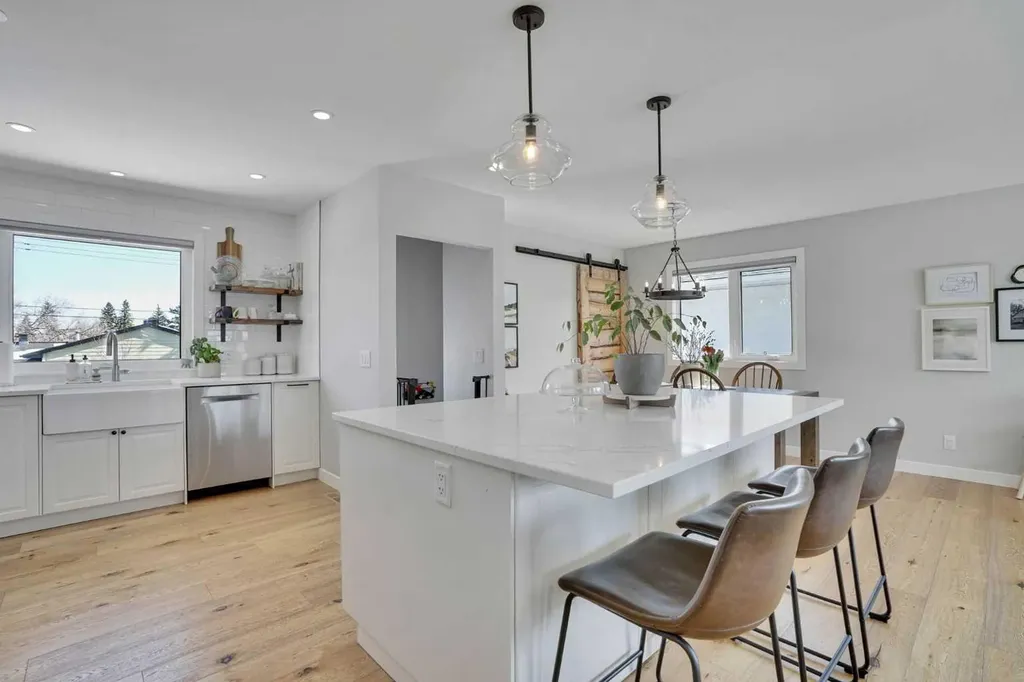 34 Malibou Road SW Calgary AB T2V 1W8