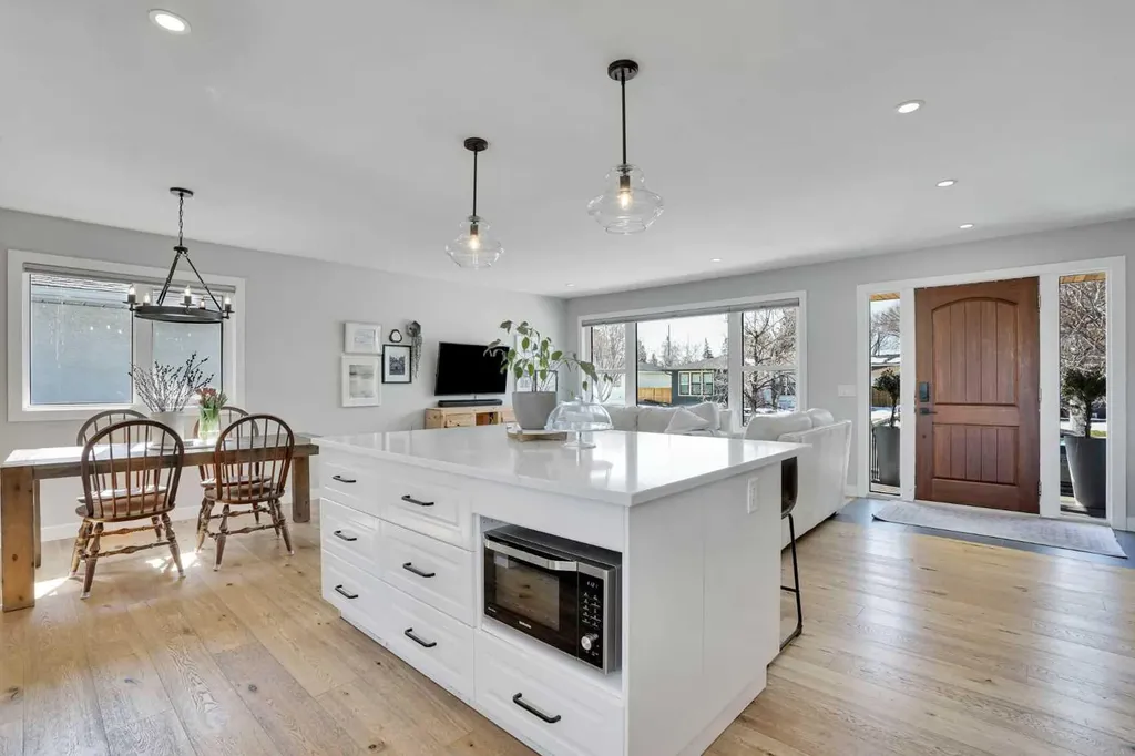 34 Malibou Road SW Calgary AB T2V 1W8