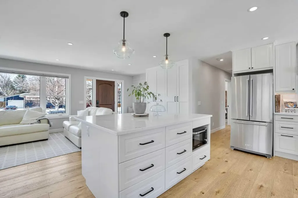 34 Malibou Road SW Calgary AB T2V 1W8