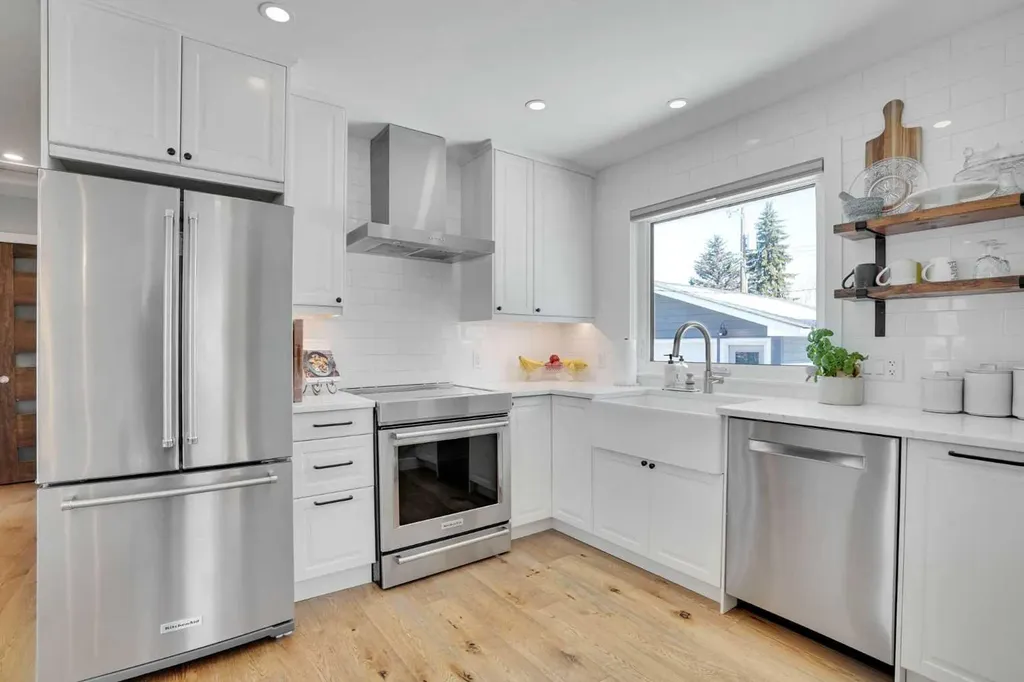 34 Malibou Road SW Calgary AB T2V 1W8