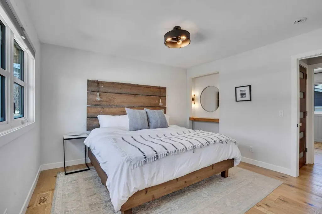 34 Malibou Road SW Calgary AB T2V 1W8