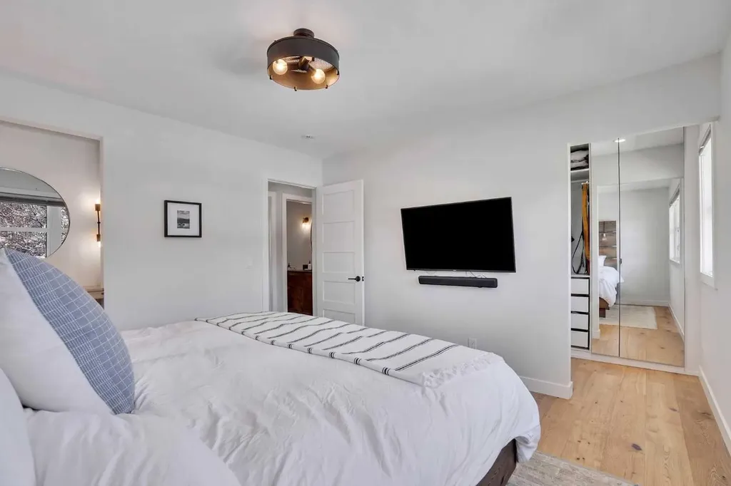 34 Malibou Road SW Calgary AB T2V 1W8