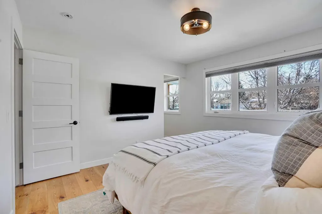 34 Malibou Road SW Calgary AB T2V 1W8