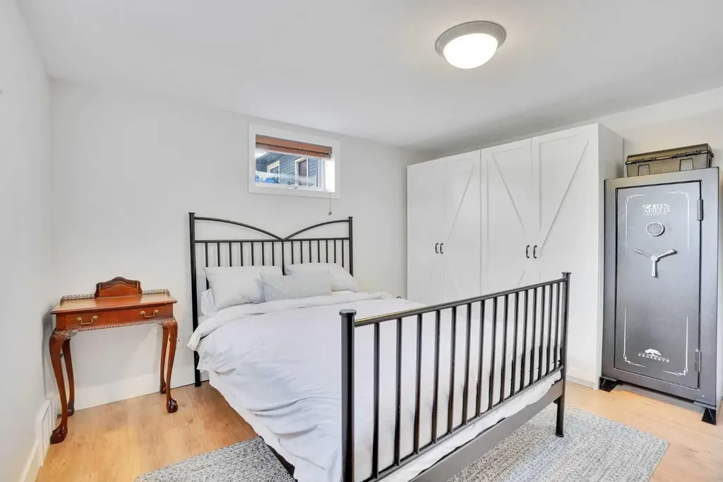 34 Malibou Road SW Calgary AB T2V 1W8