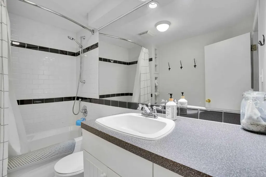 34 Malibou Road SW Calgary AB T2V 1W8