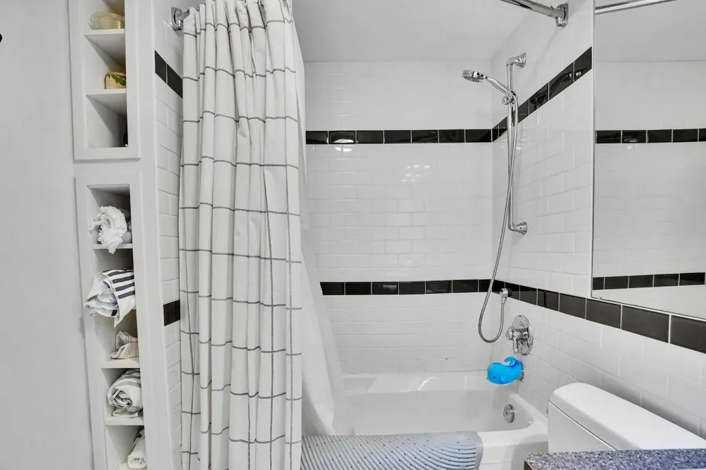 34 Malibou Road SW Calgary AB T2V 1W8