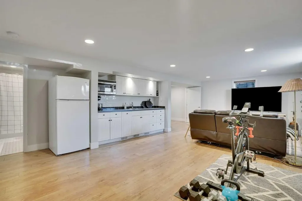 34 Malibou Road SW Calgary AB T2V 1W8