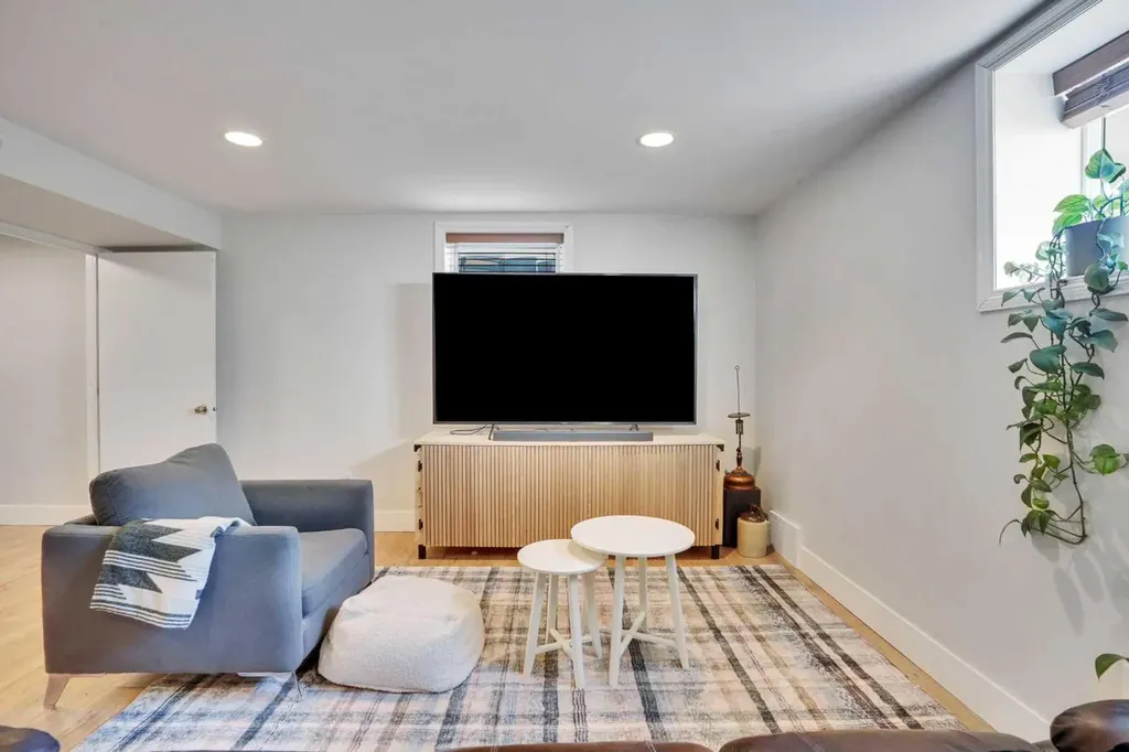 34 Malibou Road SW Calgary AB T2V 1W8