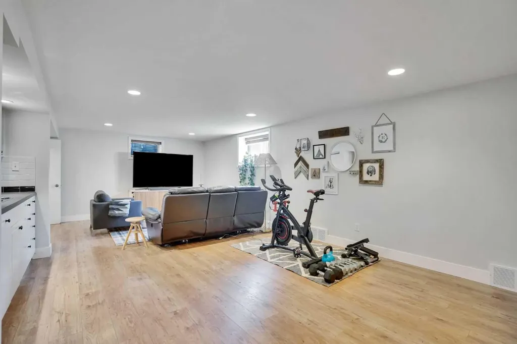 34 Malibou Road SW Calgary AB T2V 1W8