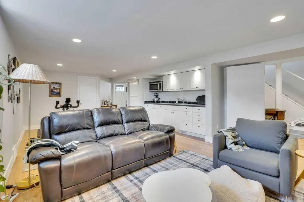 34 Malibou Road SW Calgary AB T2V 1W8