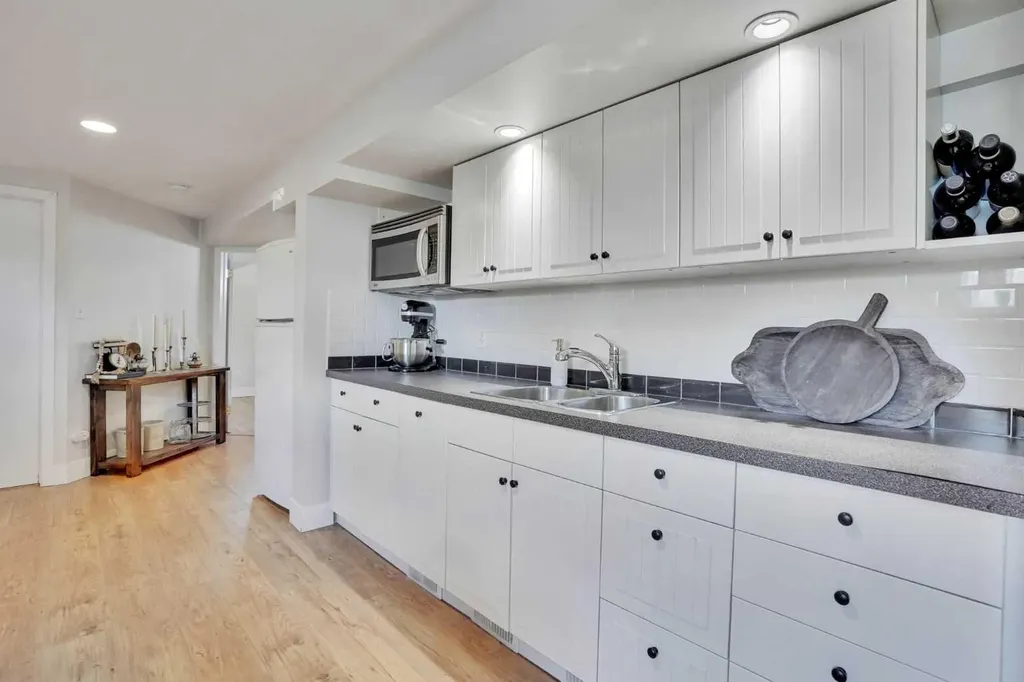 34 Malibou Road SW Calgary AB T2V 1W8