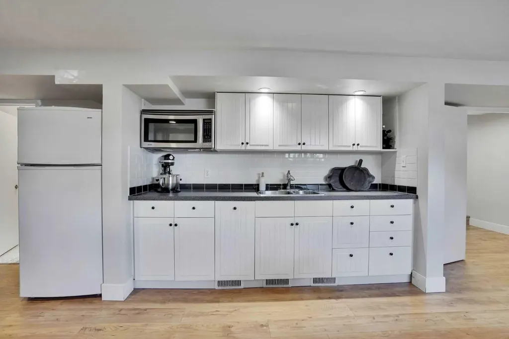 34 Malibou Road SW Calgary AB T2V 1W8
