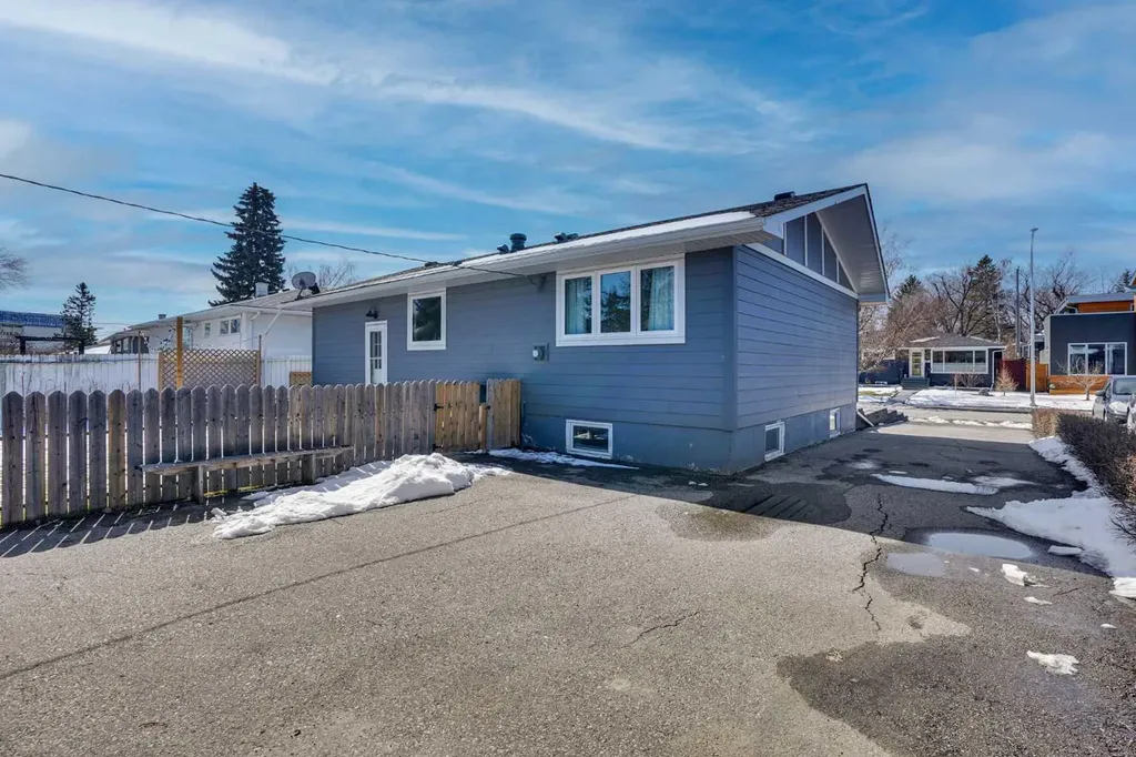 34 Malibou Road SW Calgary AB T2V 1W8