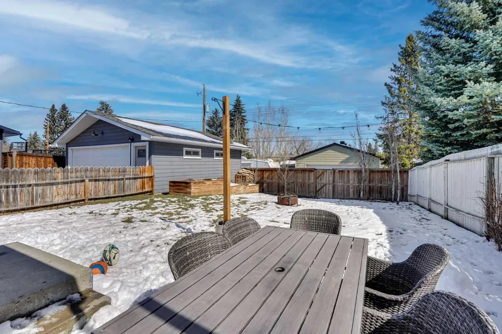 34 Malibou Road SW Calgary AB T2V 1W8