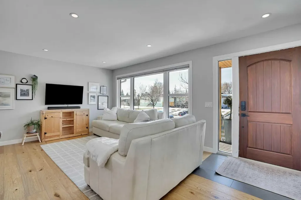 34 Malibou Road SW Calgary AB T2V 1W8