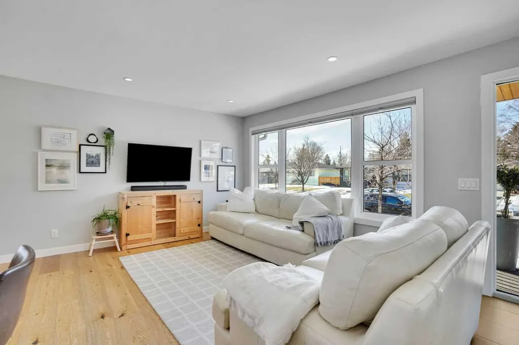 34 Malibou Road SW Calgary AB T2V 1W8
