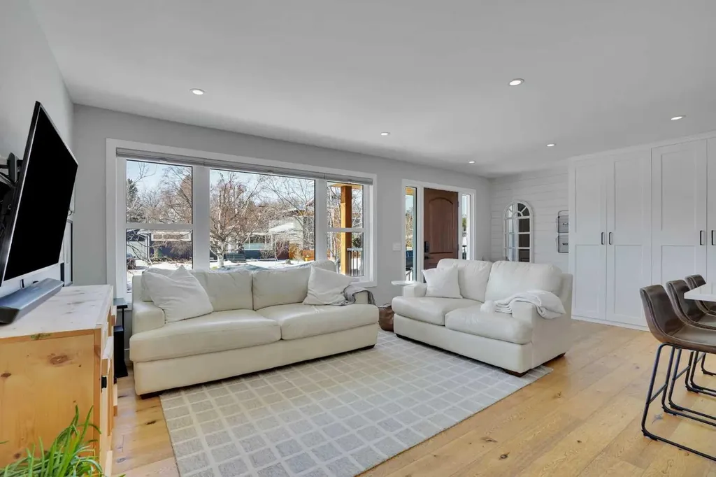 34 Malibou Road SW Calgary AB T2V 1W8