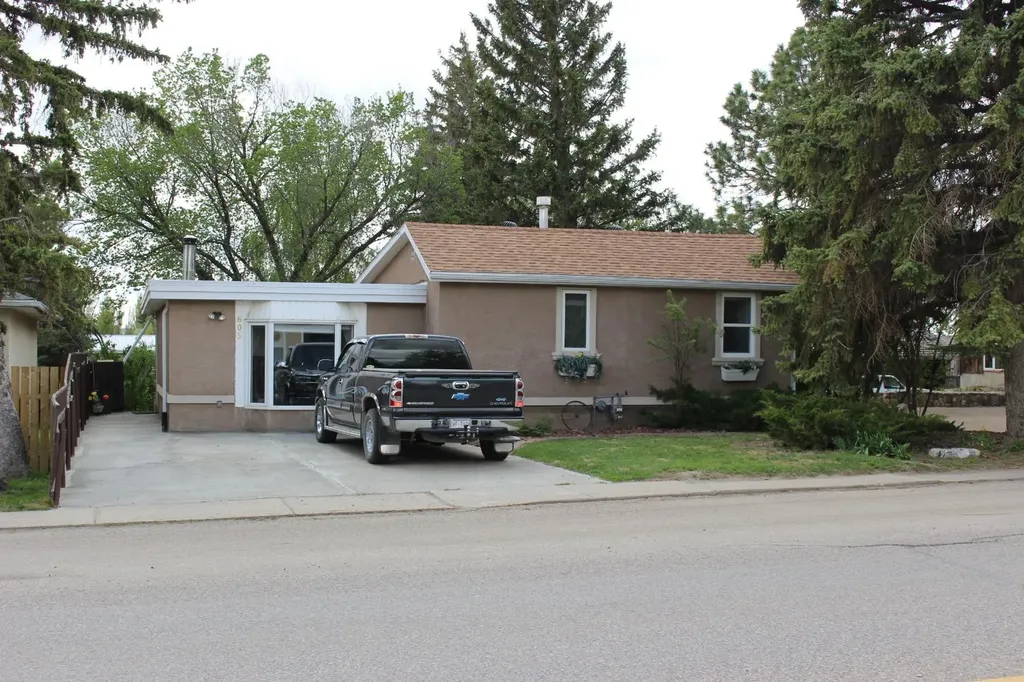 605 Rogers Avenue Picture Butte AB T0K 1V0