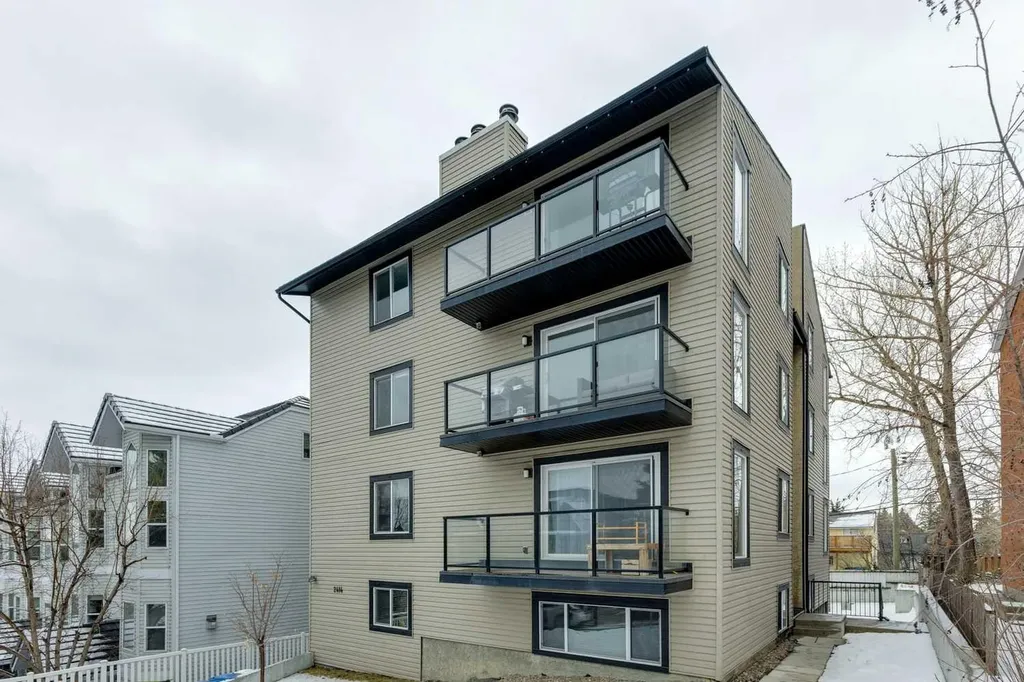 2414 14a Street Calgary AB T2T 3X3