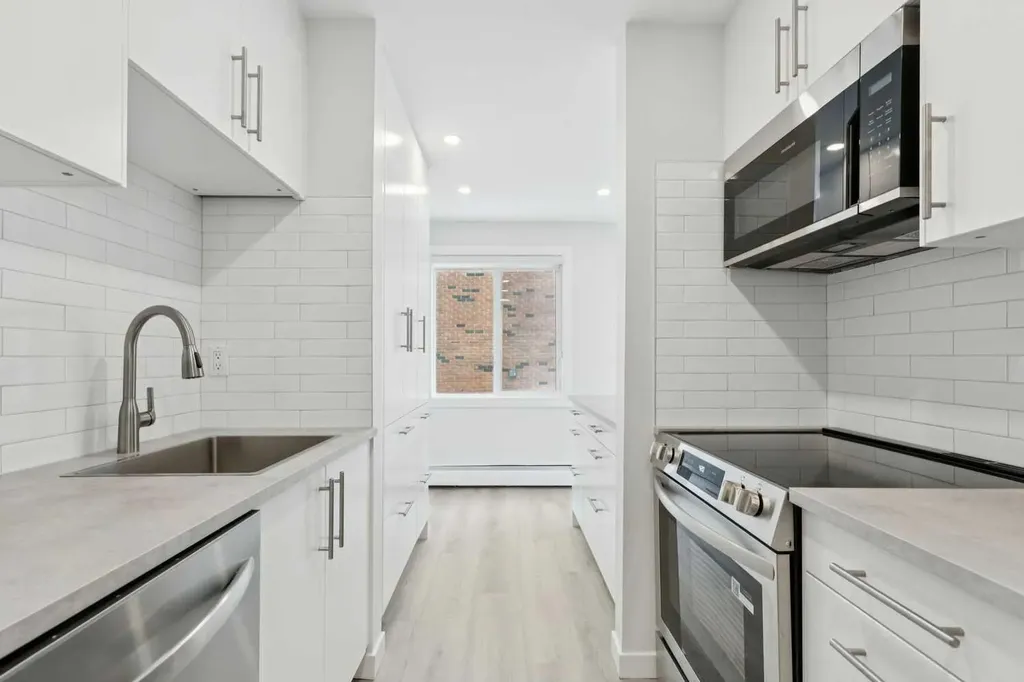 2414 14a Street Calgary AB T2T 3X3