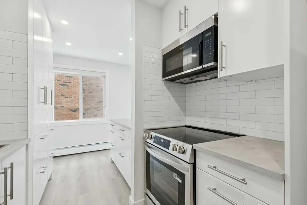 2414 14a Street Calgary AB T2T 3X3