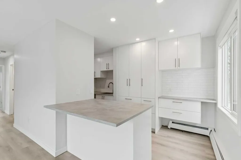 2414 14a Street Calgary AB T2T 3X3
