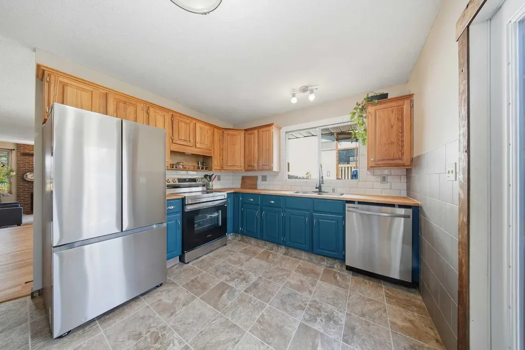 55 Nyman Crescent Red Deer AB T4P 1Z5