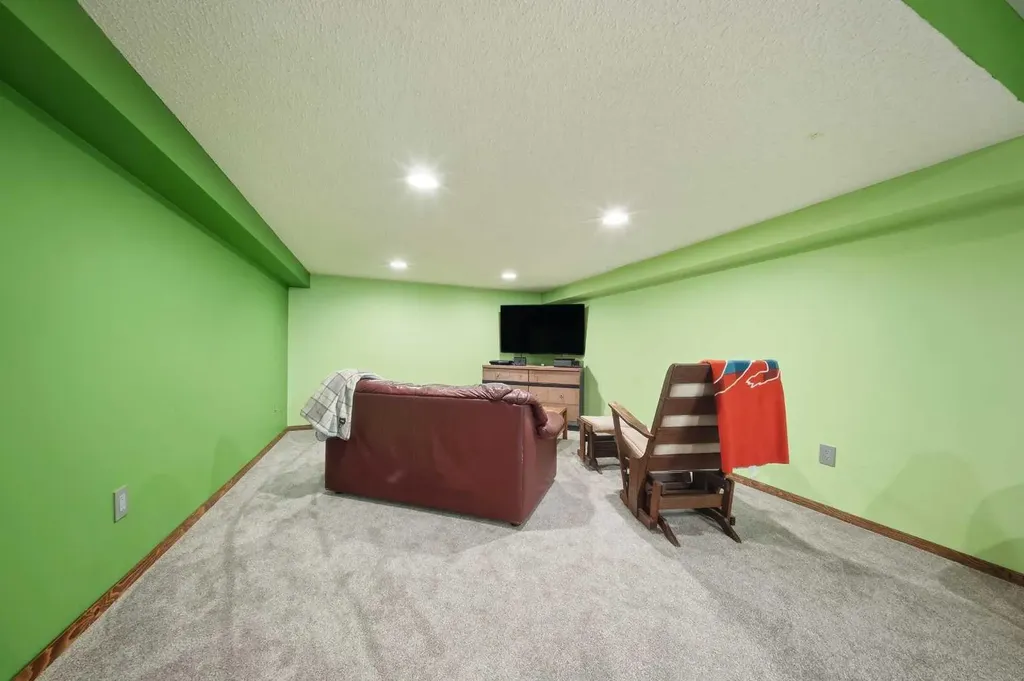 55 Nyman Crescent Red Deer AB T4P 1Z5