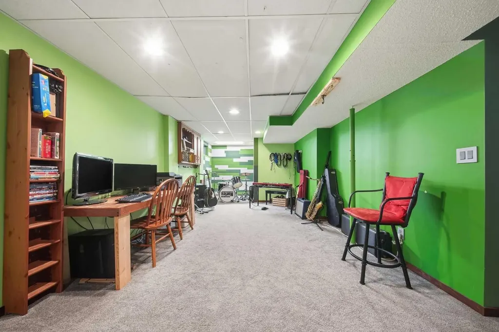 55 Nyman Crescent Red Deer AB T4P 1Z5