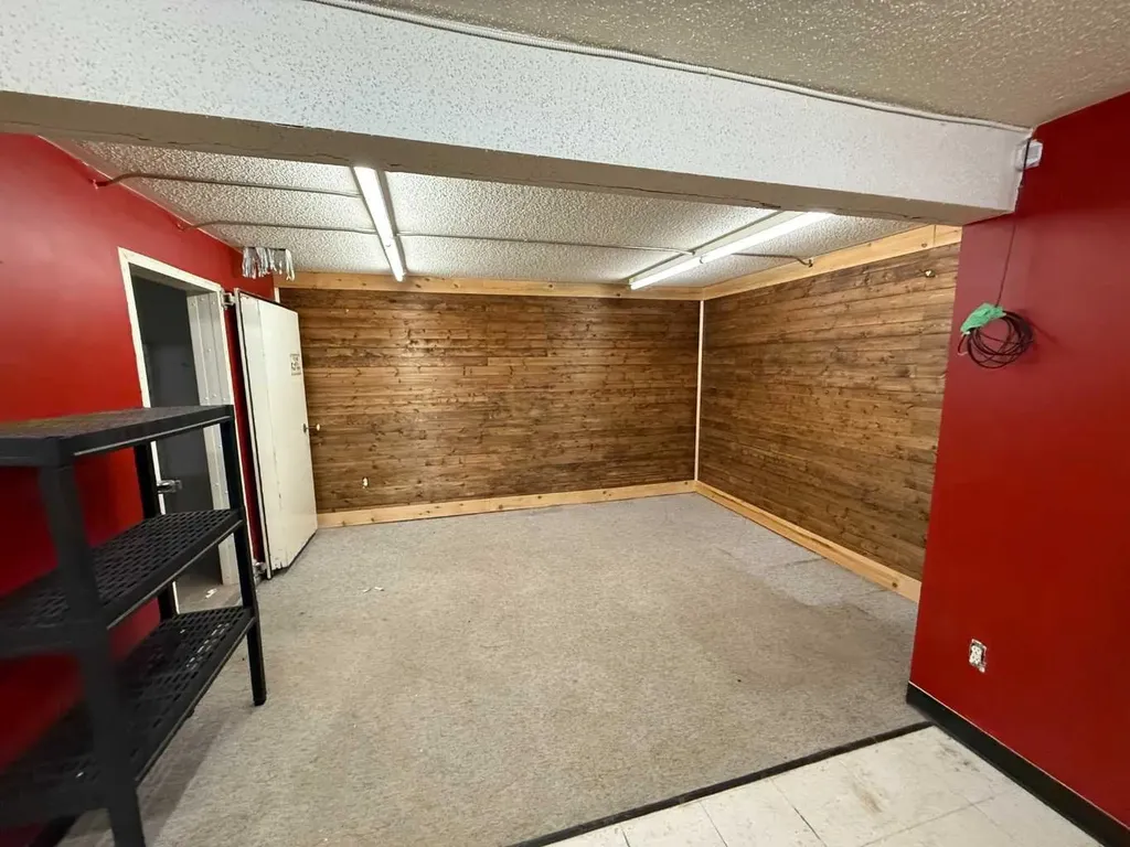 4934 50 Avenue Kitscoty AB T0B 2P0