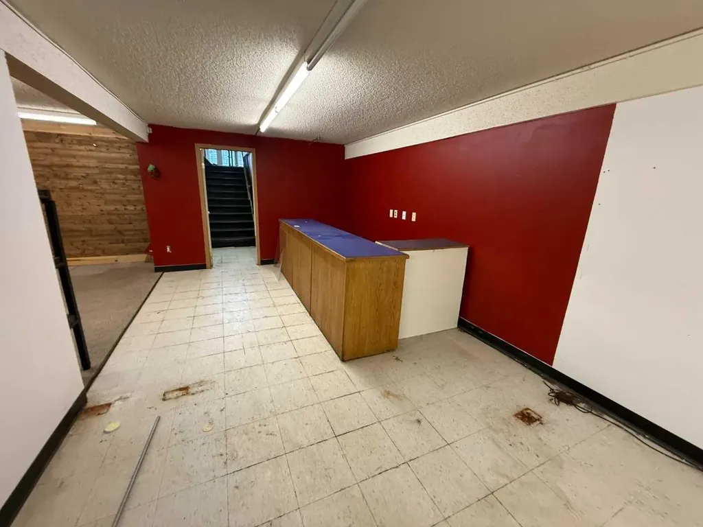 4934 50 Avenue Kitscoty AB T0B 2P0