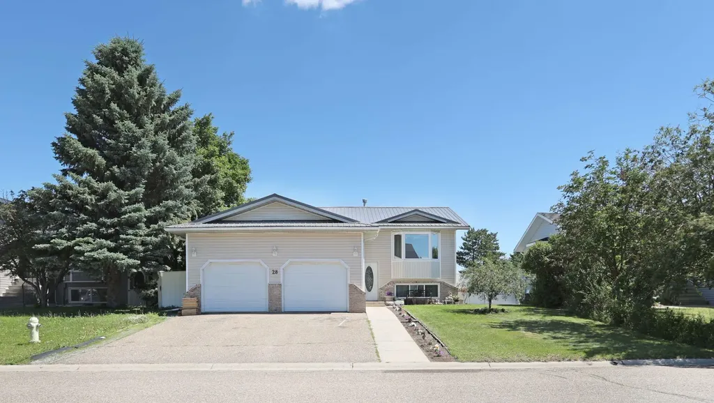 28 Upland Crescent W Brooks AB T1R 0P9