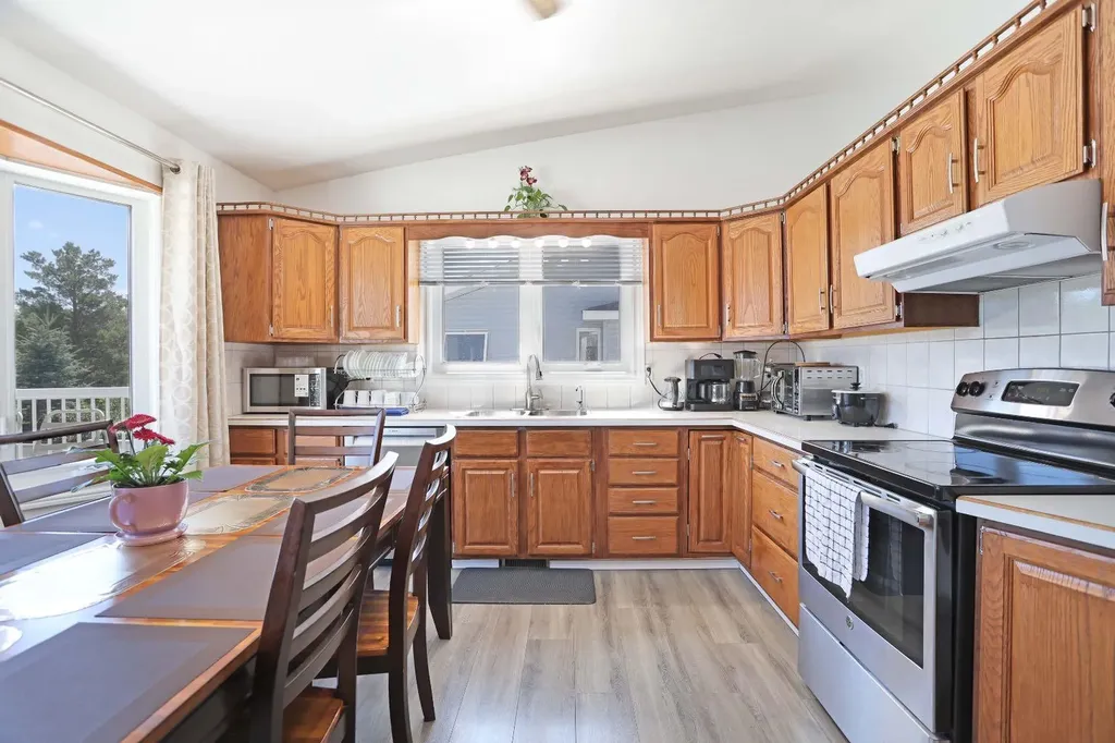 28 Upland Crescent Brooks AB T1R 0P9