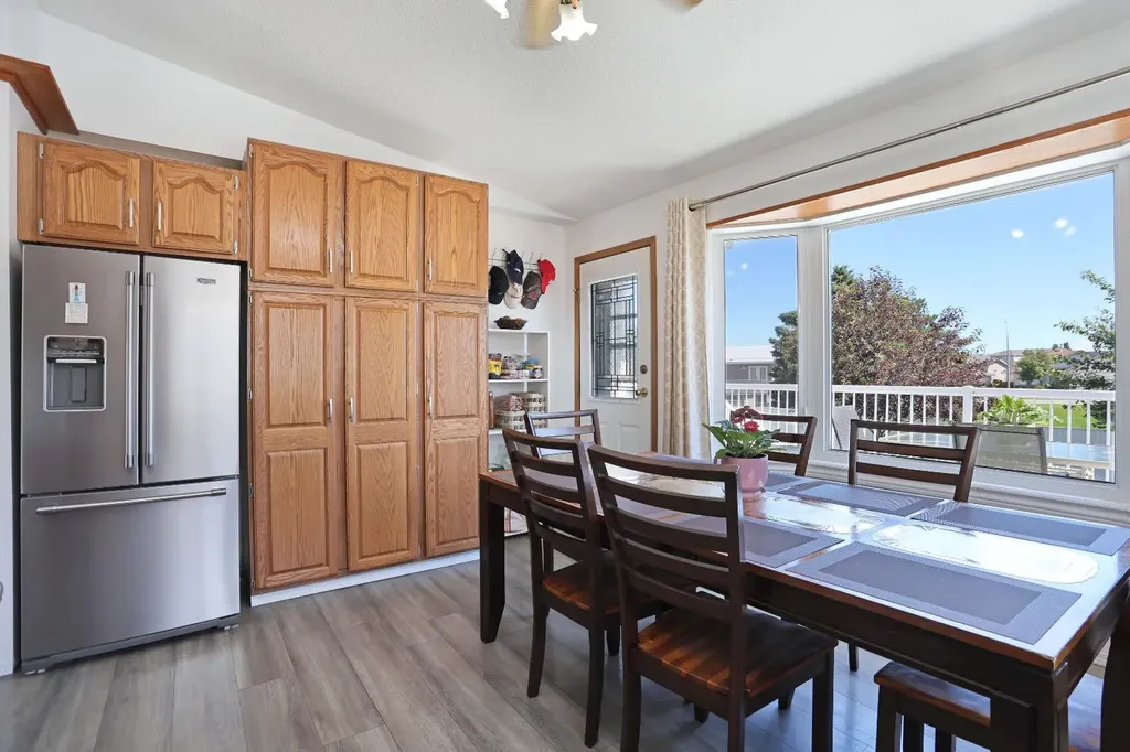 28 Upland Crescent W Brooks AB T1R 0P9