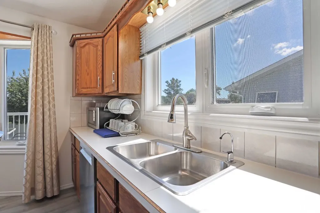 28 Upland Crescent Brooks AB T1R 0P9