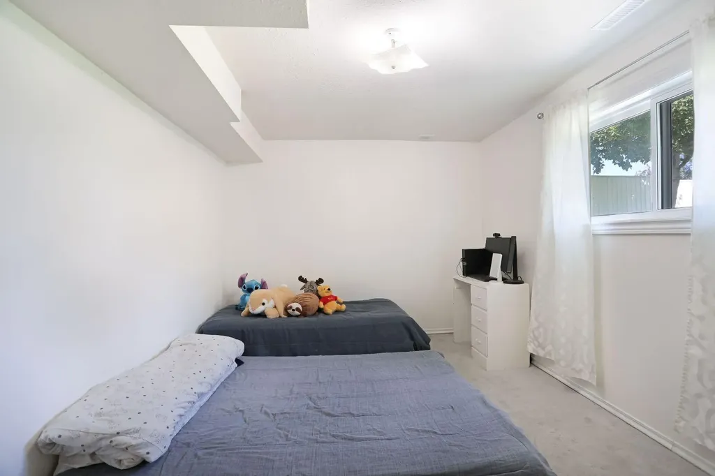 28 Upland Crescent Brooks AB T1R 0P9