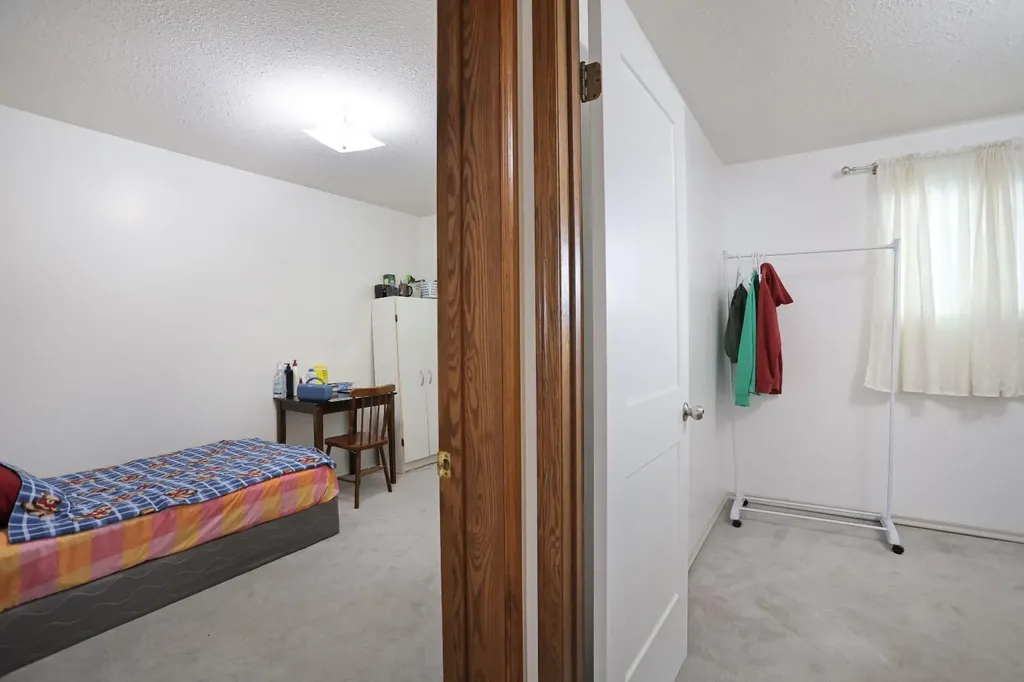 28 Upland Crescent Brooks AB T1R 0P9