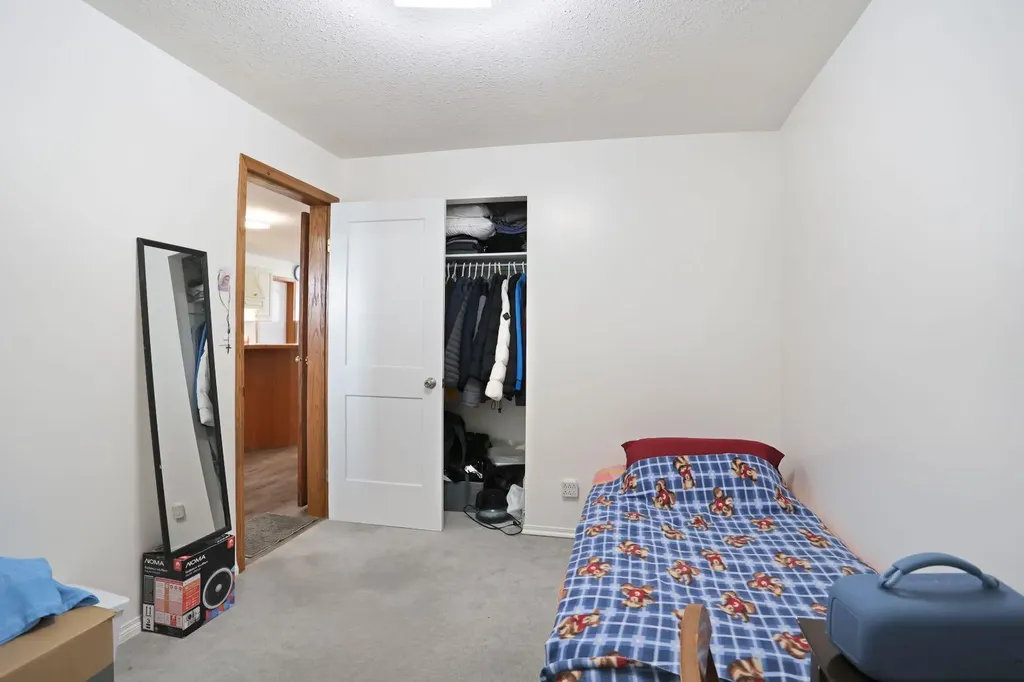 28 Upland Crescent Brooks AB T1R 0P9
