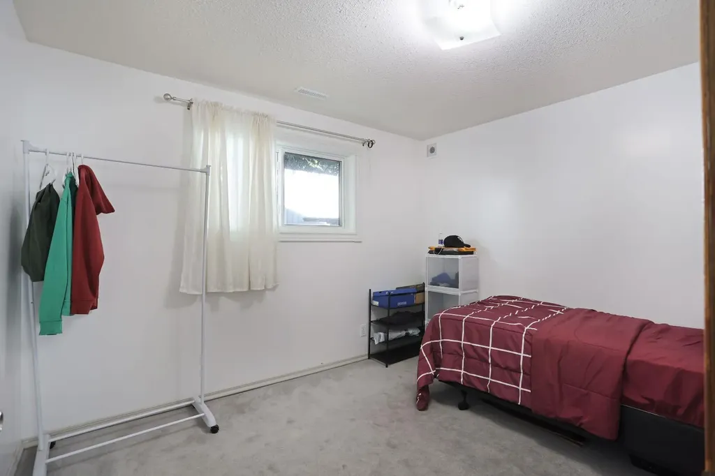 28 Upland Crescent Brooks AB T1R 0P9