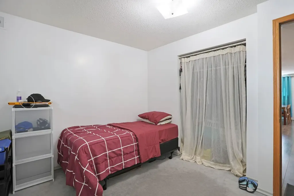 28 Upland Crescent Brooks AB T1R 0P9
