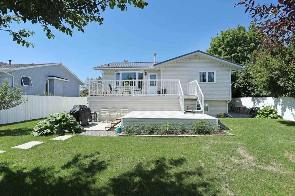 28 Upland Crescent Brooks AB T1R 0P9