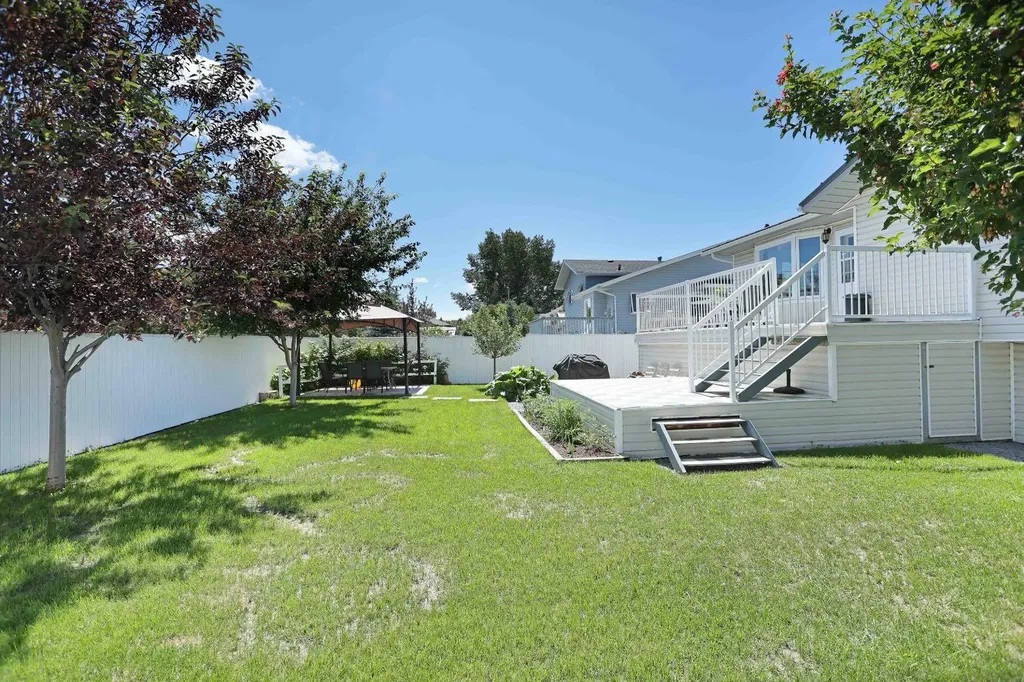 28 Upland Crescent W Brooks AB T1R 0P9