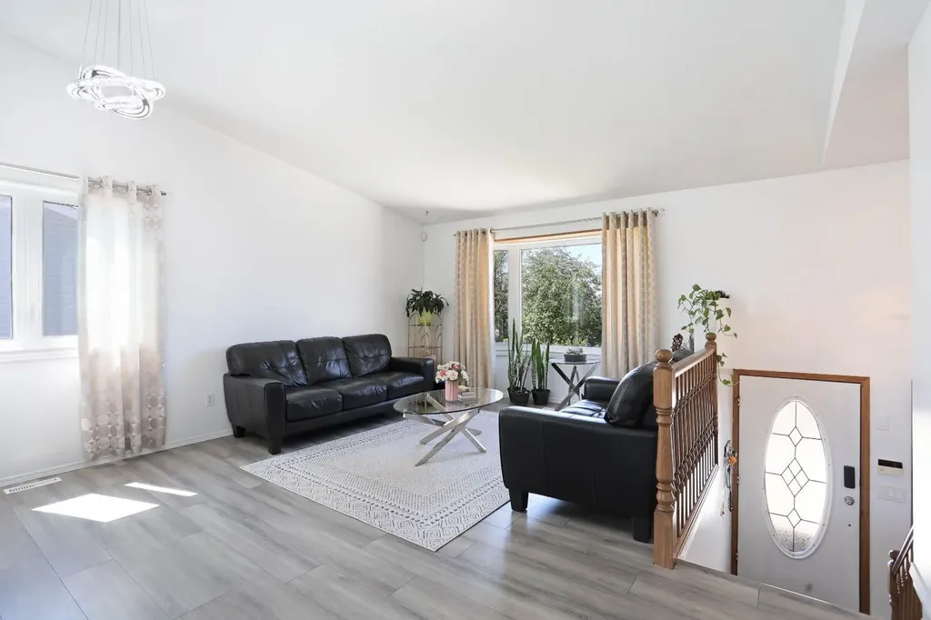 28 Upland Crescent Brooks AB T1R 0P9