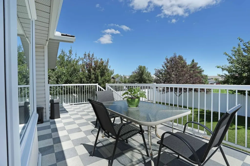 28 Upland Crescent Brooks AB T1R 0P9
