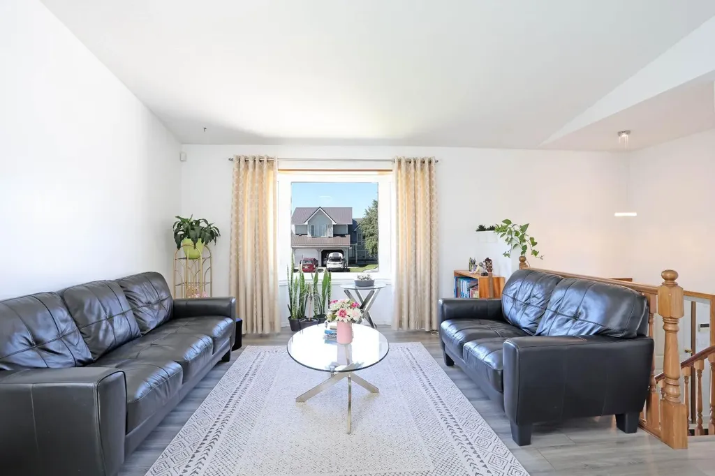 28 Upland Crescent Brooks AB T1R 0P9