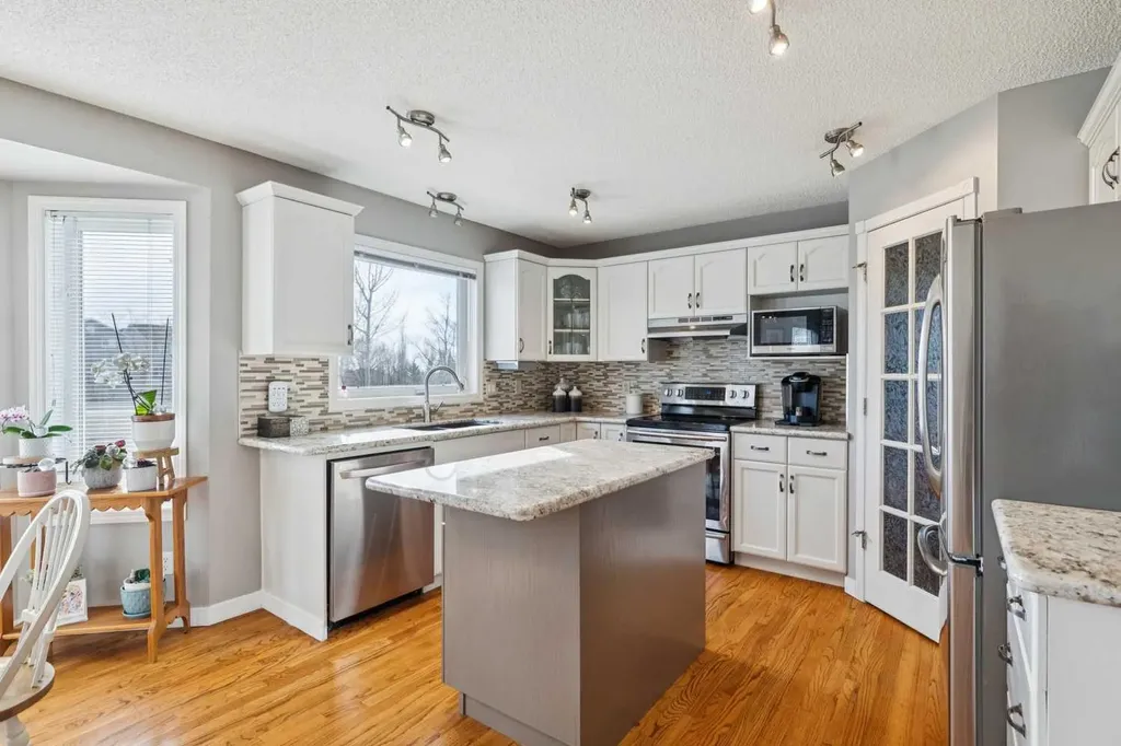 420 Rocky Ridge Bay NW Calgary AB T3G 4H8
