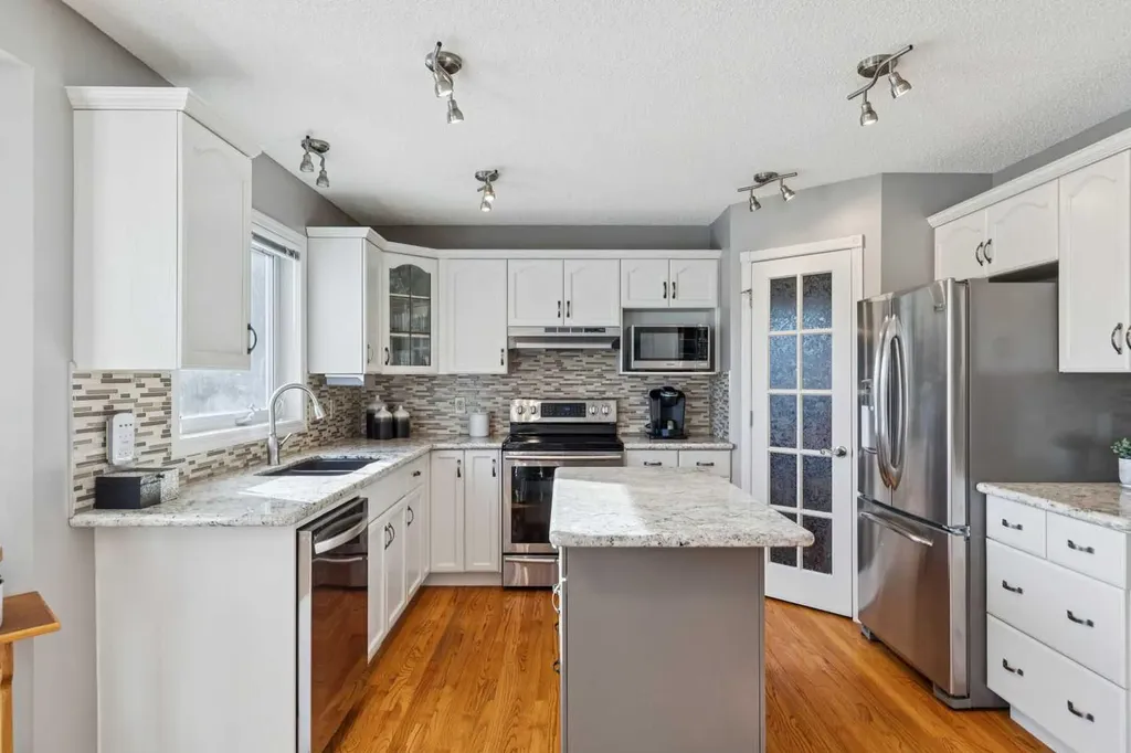 420 Rocky Ridge Bay NW Calgary AB T3G 4H8