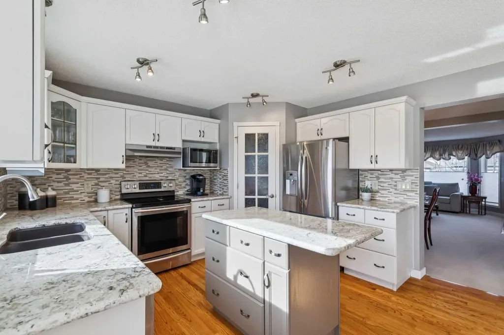 420 Rocky Ridge Bay NW Calgary AB T3G 4H8
